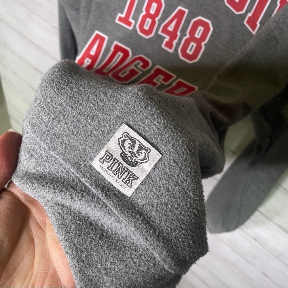 VS Victoria’s Secret Pink University of Wisconsin Badgers Hoodie Oversized M - Picture 3 of 7